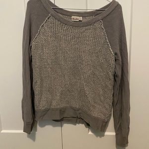 Knit crew neck sweatshirt with small hole in the arm pit
